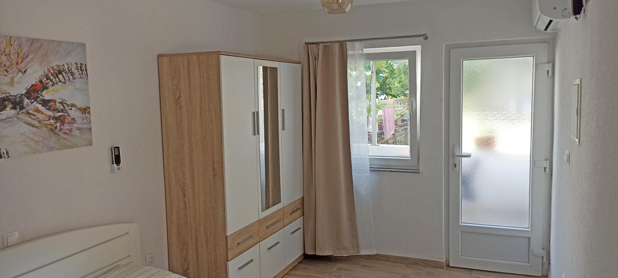 Apartament House *